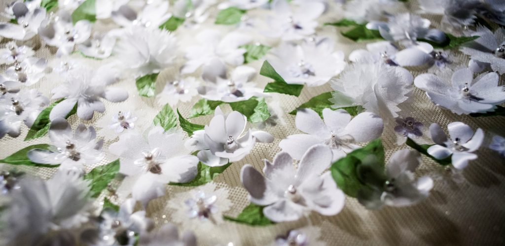 Šaty podle Lay Sedlákové: Flower Embroidery Atelier
