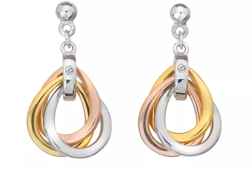 Pozlacené náušnice jako symbol elegance a ženskosti Pozlacené náušnice jako symbol elegance a ženskosti